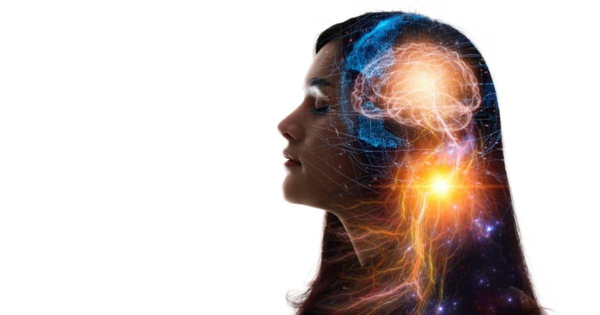 bir kadının kafasının içinde görünen beyin yapay zeka ışıkları saçıyor